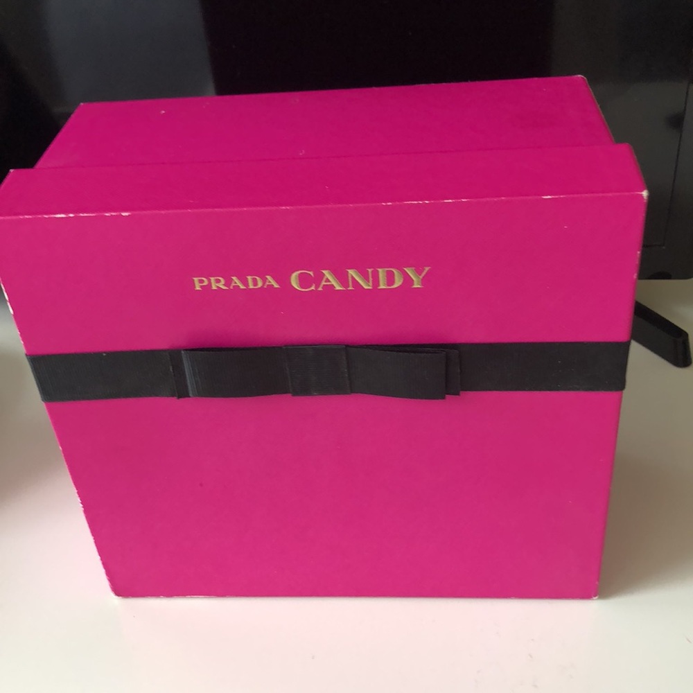 📦 Prada Candy box